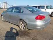 ✅ 2012 Volkswagen Passat SE • VIN: 1VWBP7A32CC053028 • Лот: 43249842. Опубликован ранее на IAAI с пробегом 141 063 миль. Бесплатный доступ к архиву аукционных продаж из США и подробный отчёт об истории автомобиля на DreamBid. Изображение 3.