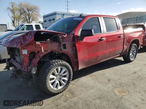 ✅ 2022 Chevrolet Silverado 1500 Custom • VIN: 3GCPYBEK8NG172180 • Lot: 48818435. Wystawiony na Copart z przebiegiem 58 225 mil. Bezpłatny archiwum sprzedaży aukcyjnych z USA i szczegółowy raport historii pojazdu na DreamBid. Zdjęcie 1.