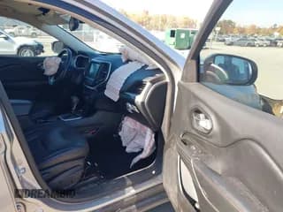 ✅ 2015 Jeep Cherokee Trailhawk • VIN: 1C4PJMBS0FW527916 • Lot: 43633357. Wystawiony na IAAI z przebiegiem 112 026 mil. Bezpłatny archiwum sprzedaży aukcyjnych z USA i szczegółowy raport historii pojazdu na DreamBid. Zdjęcie 5.