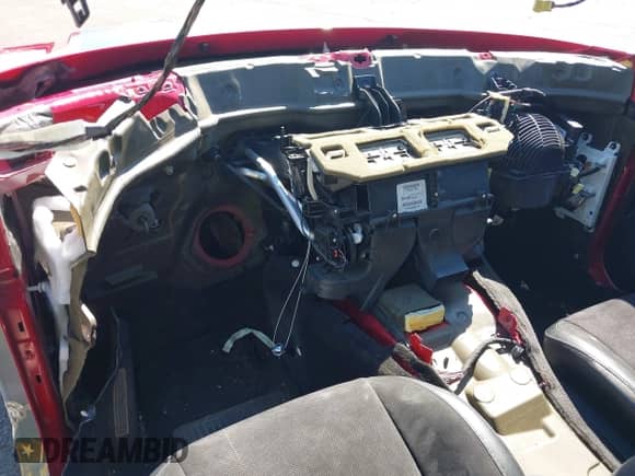 2015 Dodge Challenger R/T Scat Pack z VIN 2C3CDZFJ3FH816585, wystawiony jako IAAI lot #43353658 z przebiegiem Nie podano mil oraz . Historia ofert i sprzedaży dostępna na DreamBid. Obrazek 17.