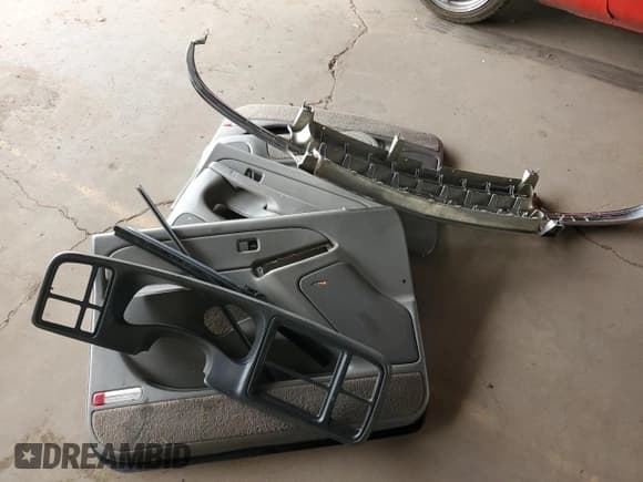 ✅ 2005 Chevrolet Suburban LT • VIN: 3GNEC16Z35G294867 • Лот: 55535585. Опубликован ранее на Copart с пробегом Не указан. Бесплатный доступ к архиву аукционных продаж из США и подробный отчёт об истории автомобиля на DreamBid. Изображение 13.