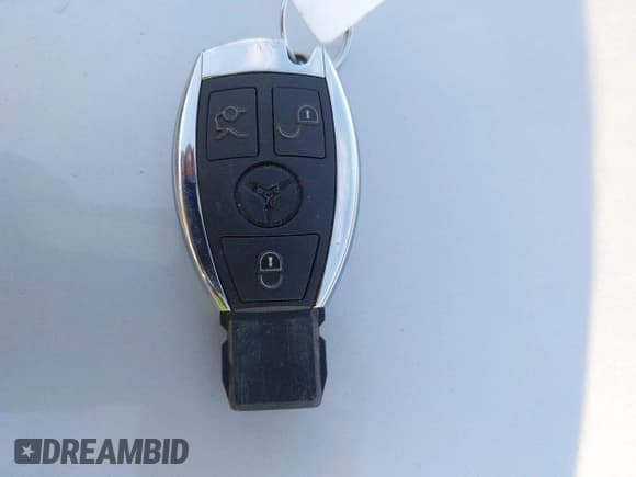 ✅ 2013 Mercedes-Benz E 350 • VIN: WDDKJ5KB1DF218099 • Lot: 43906123. Listed on IAAI with 140,263 mi. Free auction sales archive from the USA and detailed vehicle history report at DreamBid. Image 11.