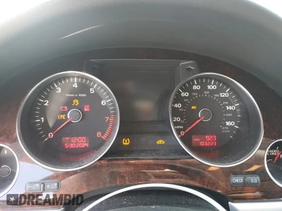 ✅ 2008 Audi A8 4.2L • VIN: WAUMV94E28N014586 • Лот: 59237585. Опубликован ранее на Copart с пробегом 103 223 миль. Бесплатный доступ к архиву аукционных продаж из США и подробный отчёт об истории автомобиля на DreamBid. Изображение 9.