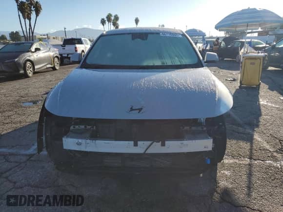 ✅ 2022 Hyundai Ioniq 5 SE Standard Range • VIN: KM8KM4AB8NU095598 • Lot: 86716995. Wystawiony na Copart z przebiegiem 50 117 mil. Bezpłatny archiwum sprzedaży aukcyjnych z USA i szczegółowy raport historii pojazdu na DreamBid. Zdjęcie 5.