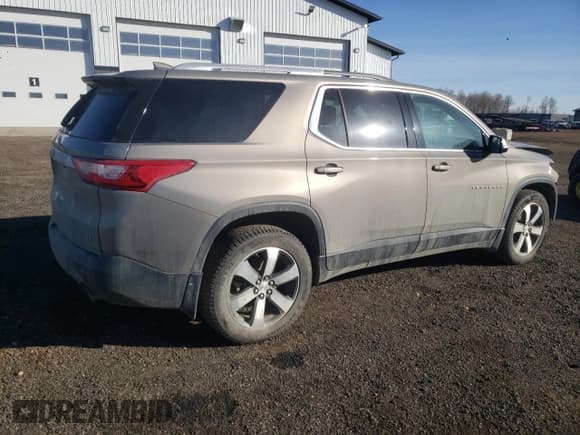 ✅ 2018 Chevrolet Traverse LT • VIN: 1GNEVHKW4JJ131782 • Lot: 46813984. Wystawiony na Copart z przebiegiem 94 668 mil. Bezpłatny archiwum sprzedaży aukcyjnych z USA i szczegółowy raport historii pojazdu na DreamBid. Zdjęcie 3.