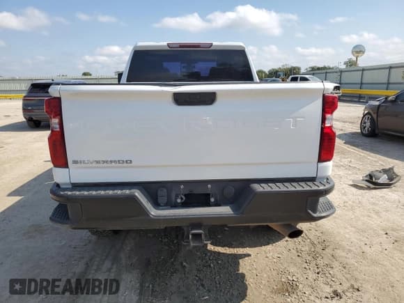✅ 2020 Chevrolet Silverado 2500HD Work Truck • VIN: 1GC1YLE71LF329960 • Lot: 85929685. Wystawiony na Copart z przebiegiem 136 530 mil. Bezpłatny archiwum sprzedaży aukcyjnych z USA i szczegółowy raport historii pojazdu na DreamBid. Zdjęcie 6.