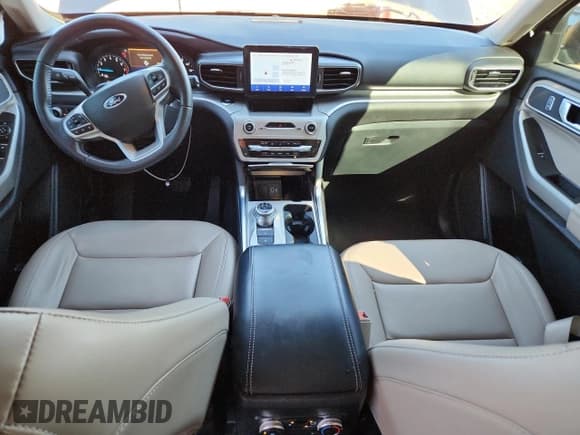 ✅ 2022 Ford Explorer XLT • VIN: 1FMSK7DH2NGC31861 • Lot: 91299715. Wystawiony na Copart z przebiegiem 55 250 mil. Bezpłatny archiwum sprzedaży aukcyjnych z USA i szczegółowy raport historii pojazdu na DreamBid. Zdjęcie 8.