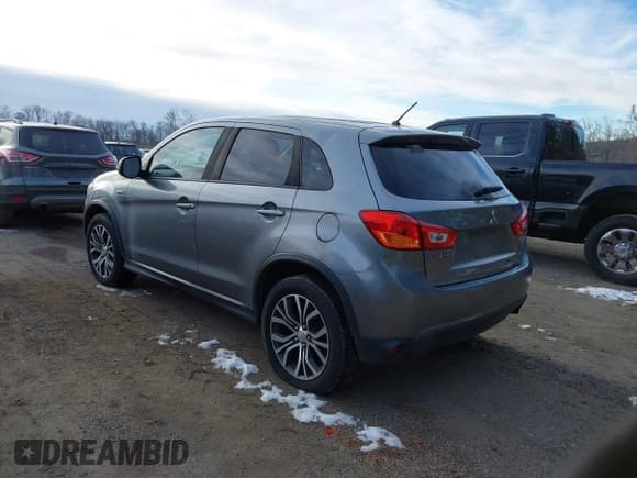 ✅ 2016 Mitsubishi Outlander ES • VIN: JA4AP3AU3GZ061071 • Lot: 43862061. Listed on IAAI with 177,610 mi. Free auction sales archive from the USA and detailed vehicle history report at DreamBid. Image 3.