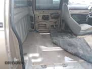 ✅ 1996 GMC Sierra 1500 • VIN: 1GTHC33J4TF010466 • Lot: 48392195. Wystawiony na Copart z przebiegiem 143 267 mil. Bezpłatny archiwum sprzedaży aukcyjnych z USA i szczegółowy raport historii pojazdu na DreamBid. Zdjęcie 10.