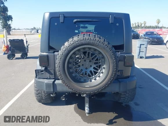 ✅ 2017 Jeep Wrangler Unlimited Sport • VIN: 1C4BJWDGXHL742948 • Lot: 43326548. Wystawiony na IAAI z przebiegiem 108 665 mil. Bezpłatny archiwum sprzedaży aukcyjnych z USA i szczegółowy raport historii pojazdu na DreamBid. Zdjęcie 16.