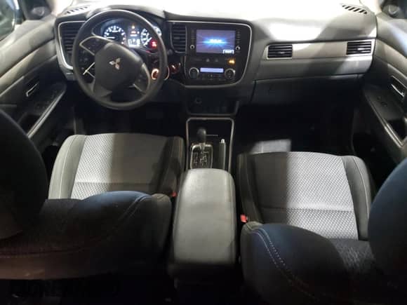 2018 Mitsubishi Outlander ES с VIN JA4AD2A37JZ000825, выставлен на аукционе Copart как лот 71308155 с пробегом 85 326 миль миль и Списание • Salvage title. История ставок и продаж доступна на DreamBid. Изображение 8.