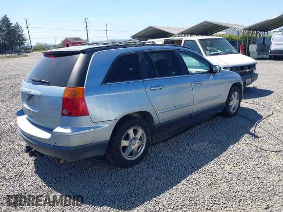 ✅ 2005 Chrysler Pacifica Touring • VIN: 2C4GF68475R272159 • Lot: 42615389. Listed on IAAI with 121,160 mi. Free auction sales archive from the USA and detailed vehicle history report at DreamBid. Image 4.