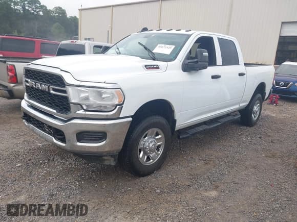 ✅ 2024 Ram 2500 Tradesman • VIN: 3C6UR5CJ3RG328604 • Lot: 43072325. Wystawiony na IAAI z przebiegiem Nie podano. Bezpłatny archiwum sprzedaży aukcyjnych z USA i szczegółowy raport historii pojazdu na DreamBid. Zdjęcie 18.