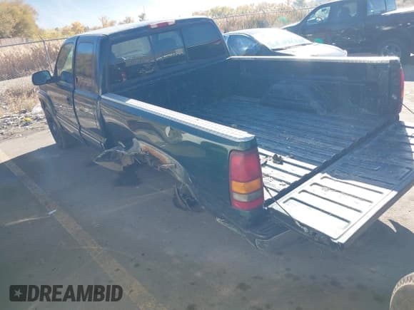 ✅ 2001 Chevrolet Silverado 1500 LS • VIN: 1GCEK19T41E185841 • Лот: 43598805. Опубликован ранее на IAAI с пробегом 324 706 миль. Бесплатный доступ к архиву аукционных продаж из США и подробный отчёт об истории автомобиля на DreamBid. Изображение 3.
