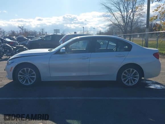 ✅ 2016 BMW 3 Series 320i xDrive • VIN: WBA8A3C58GK689368 • Lot: 43678330. Listed on IAAI with 138,091 mi. Free auction sales archive from the USA and detailed vehicle history report at DreamBid. Image 14.