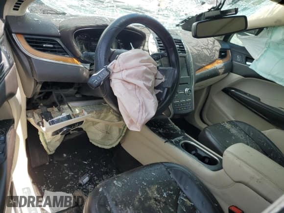 ✅ 2016 Lincoln MKC Reserve • VIN: 5LMCJ3C99GUJ03581 • Lot: 67551425. Listed on Copart with 157,071 mi. Free auction sales archive from the USA and detailed vehicle history report at DreamBid. Image 8.