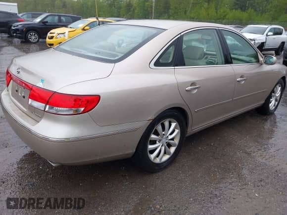 2006 Hyundai Azera SE с VIN KMHFC46F76A134958, выставлен на аукционе IAAI как лот 42314943 с пробегом 206 745 миль миль и . История ставок и продаж доступна на DreamBid. Изображение 4.