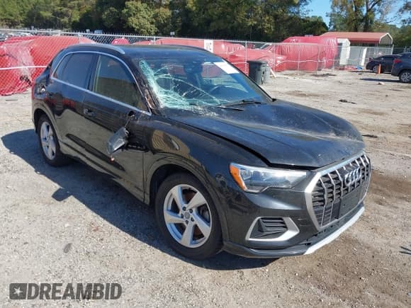 ✅ 2020 Audi Q3 Premium • VIN: WA1AECF39L1022788 • Lot: 40698511. Wystawiony na IAAI z przebiegiem 88 405 mil. Bezpłatny archiwum sprzedaży aukcyjnych z USA i szczegółowy raport historii pojazdu na DreamBid. Zdjęcie 1.