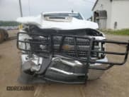 ✅ 2017 Chevrolet Silverado 2500HD LT • VIN: 1GC1KVEY8HF123256 • Lot: 61423985. Wystawiony na Copart z przebiegiem 227 215 mil. Bezpłatny archiwum sprzedaży aukcyjnych z USA i szczegółowy raport historii pojazdu na DreamBid. Zdjęcie 5.