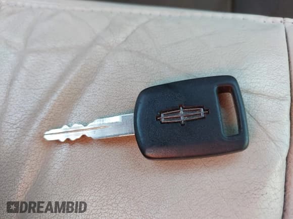 ✅ 2005 Lincoln Town Car Signature • VIN: 1LNHM81W75Y620678 • Лот: 43583054. Опубликован ранее на IAAI с пробегом 89 258 миль. Бесплатный доступ к архиву аукционных продаж из США и подробный отчёт об истории автомобиля на DreamBid. Изображение 11.