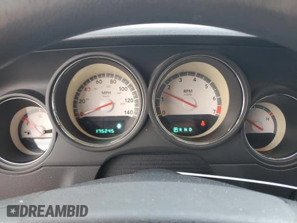 ✅ 2010 Dodge Challenger SE • VIN: 2B3CJ4DV4AH162655 • Lot: 79945324. Wystawiony na Copart z przebiegiem 175 245 mil. Bezpłatny archiwum sprzedaży aukcyjnych z USA i szczegółowy raport historii pojazdu na DreamBid. Zdjęcie 9.