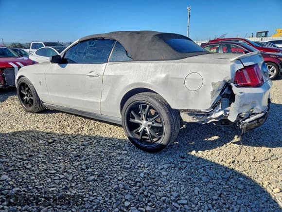 ✅ 2010 Ford Mustang V6 • VIN: 1ZVBP8EN7A5116238 • Лот: 96129335. Опубликован ранее на Copart с пробегом 169 783 миль. Бесплатный доступ к архиву аукционных продаж из США и подробный отчёт об истории автомобиля на DreamBid. Изображение 2.