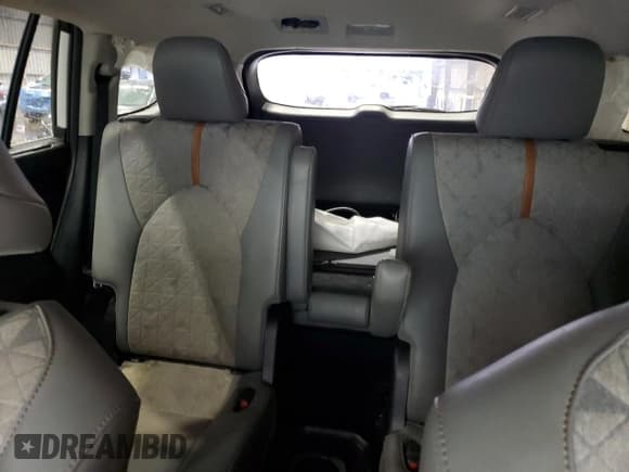 ✅ 2023 Toyota Highlander Hybrid Bronze Edition • VIN: 5TDABRCH3PS564396 • Lot: 47408235. Wystawiony na Copart z przebiegiem 100 855 mil. Bezpłatny archiwum sprzedaży aukcyjnych z USA i szczegółowy raport historii pojazdu na DreamBid. Zdjęcie 10.