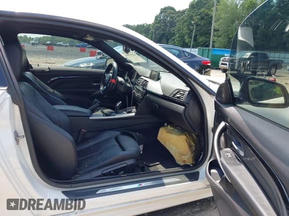 ✅ 2014 BMW 4 Series 435i • VIN: WBA3R1C58EK190218 • Lot: 42893909. Wystawiony na IAAI z przebiegiem 100 063 mil. Bezpłatny archiwum sprzedaży aukcyjnych z USA i szczegółowy raport historii pojazdu na DreamBid. Zdjęcie 5.