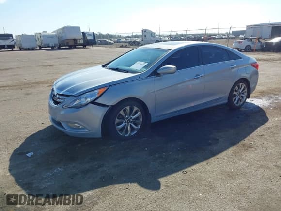 ✅ 2013 Hyundai Sonata SE • VIN: 5NPEC4AC5DH796881 • Лот: 43379039. Опубликован ранее на IAAI с пробегом 120 125 миль. Бесплатный доступ к архиву аукционных продаж из США и подробный отчёт об истории автомобиля на DreamBid. Изображение 2.