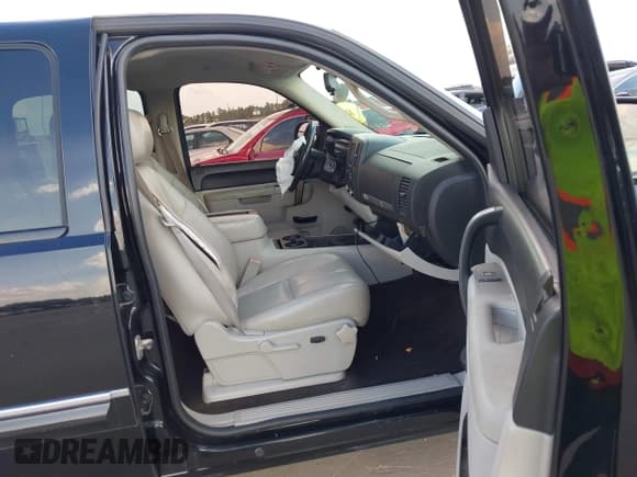✅ 2011 Chevrolet Silverado 1500 LT • VIN: 3GCPCSE09BG199316 • Lot: 43499589. Listed on IAAI with 203,616 mi. Free auction sales archive from the USA and detailed vehicle history report at DreamBid. Image 5.