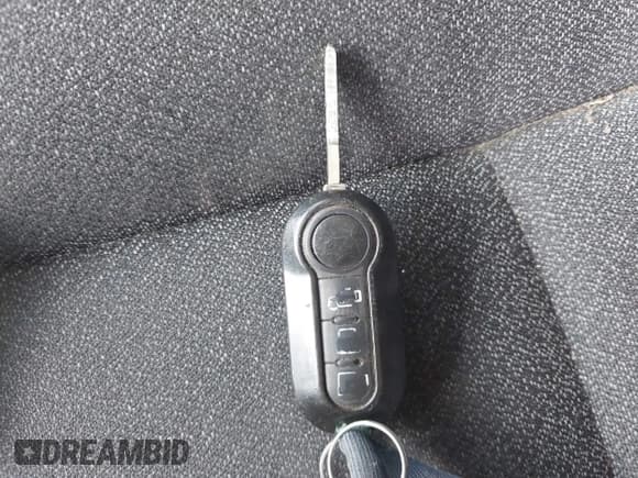 ✅ 2016 Ram ProMaster Cargo • VIN: 3C6TRVAGXGE117895 • Lot: 43241446. Wystawiony na IAAI z przebiegiem 250 374 mil. Bezpłatny archiwum sprzedaży aukcyjnych z USA i szczegółowy raport historii pojazdu na DreamBid. Zdjęcie 11.