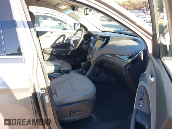 2017 Hyundai Santa Fe 2.0T с VIN 5XYZUDLA2HG485867, выставлен на аукционе IAAI как лот 43533064 с пробегом 20 672 миль миль и . История ставок и продаж доступна на DreamBid. Изображение 5.