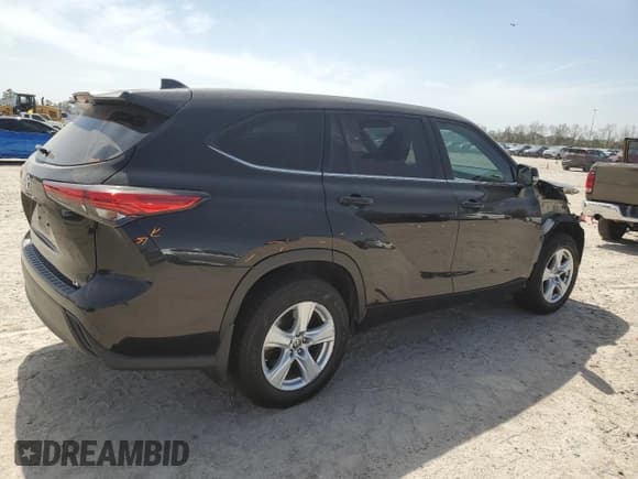 ✅ 2022 Toyota Highlander LE • VIN: 5TDZZRAH4NS092272 • Lot: 48683415. Listed on Copart with 54,116 mi. Free auction sales archive from the USA and detailed vehicle history report at DreamBid. Image 3.