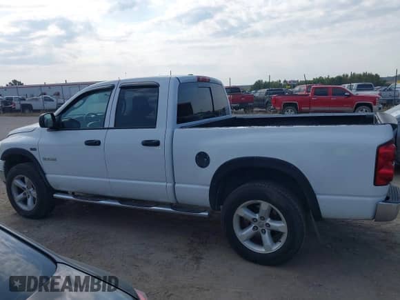 2008 Dodge 1500 SLT z VIN 1D7HU18288S584477, wystawiony jako IAAI lot #43352438 z przebiegiem 193 413 mil mil oraz . Historia ofert i sprzedaży dostępna na DreamBid. Obrazek 14.