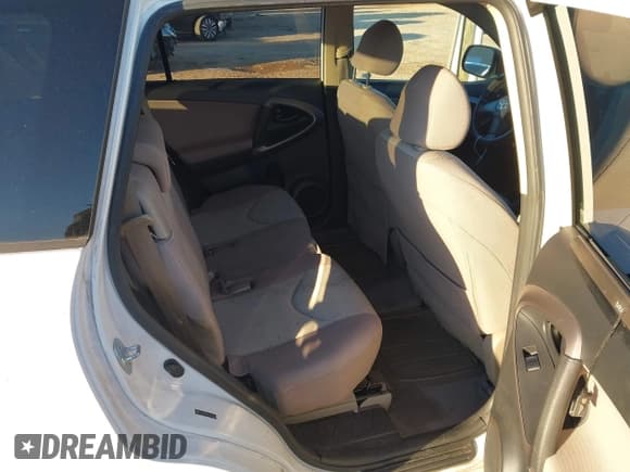 ✅ 2006 Toyota RAV4 • VIN: JTMZD33V666016259 • Lot: 43888043. Wystawiony na IAAI z przebiegiem 225 570 mil. Bezpłatny archiwum sprzedaży aukcyjnych z USA i szczegółowy raport historii pojazdu na DreamBid. Zdjęcie 8.