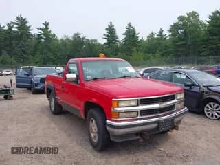 1994 Chevrolet Silverado 1500 z VIN 1GCEK14K5RZ112478, wystawiony jako IAAI lot #42911546 z przebiegiem 217 916 mil mil oraz . Historia ofert i sprzedaży dostępna na DreamBid. Obrazek 1.