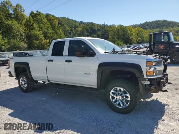 ✅ 2017 Chevrolet Silverado 2500HD Work Truck • VIN: 1GC2KUEG6HZ164926 • Lot: 69358695. Wystawiony na Copart z przebiegiem 209 034 mil. Bezpłatny archiwum sprzedaży aukcyjnych z USA i szczegółowy raport historii pojazdu na DreamBid. Zdjęcie 4.