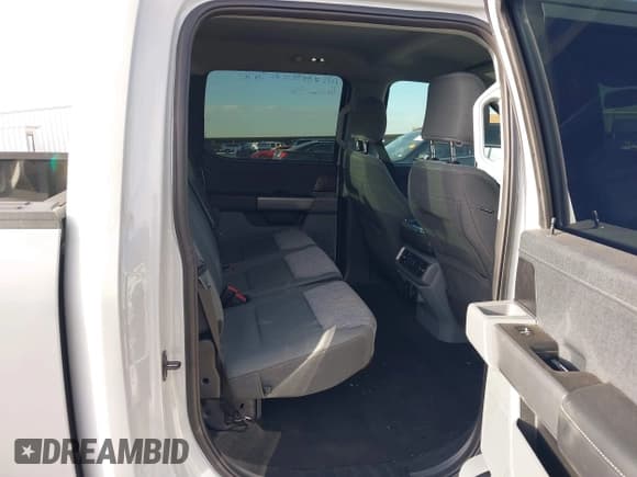 ✅ 2023 Ford F-150 Lightning Pro • VIN: 1FTVW1EL4PWG59817 • Лот: 41243052. Опубликован ранее на IAAI с пробегом 9 859 миль. Бесплатный доступ к архиву аукционных продаж из США и подробный отчёт об истории автомобиля на DreamBid. Изображение 8.