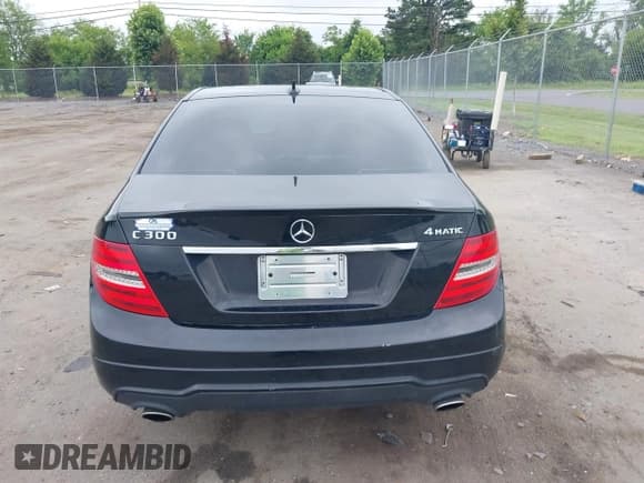 ✅ 2013 Mercedes-Benz C 300 Sport • VIN: WDDGF8ABXDR296387 • Lot: 42603137. Listed on IAAI with 163,923 mi. Free auction sales archive from the USA and detailed vehicle history report at DreamBid. Image 16.