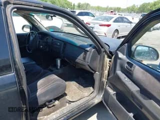 ✅ 2004 Dodge Dakota SLT • VIN: 1D7GL42N14S527342 • Lot: 42081956. Wystawiony na IAAI z przebiegiem 165 157 mil. Bezpłatny archiwum sprzedaży aukcyjnych z USA i szczegółowy raport historii pojazdu na DreamBid. Zdjęcie 5.