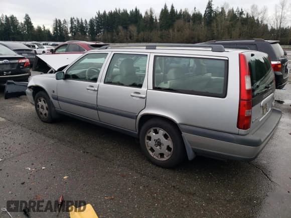 ✅ 2000 Volvo V70 • VIN: YV1LZ56DXY2657666 • Lot: 86204324. Wystawiony na Copart z przebiegiem 180 199 mil. Bezpłatny archiwum sprzedaży aukcyjnych z USA i szczegółowy raport historii pojazdu na DreamBid. Zdjęcie 2.