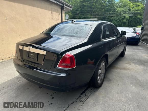 ✅ 2010 Rolls-Royce Ghost • VIN: SCA664S56AUX48598 • Lot: 84701915. Wystawiony na Copart z przebiegiem 69 424 mil. Bezpłatny archiwum sprzedaży aukcyjnych z USA i szczegółowy raport historii pojazdu na DreamBid. Zdjęcie 4.