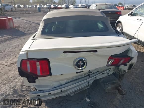 ✅ 2012 Ford Mustang Premium • VIN: 1ZVBP8EM5C5201556 • Lot: 43367013. Listed on IAAI with 79,539 mi. Free auction sales archive from the USA and detailed vehicle history report at DreamBid. Image 16.