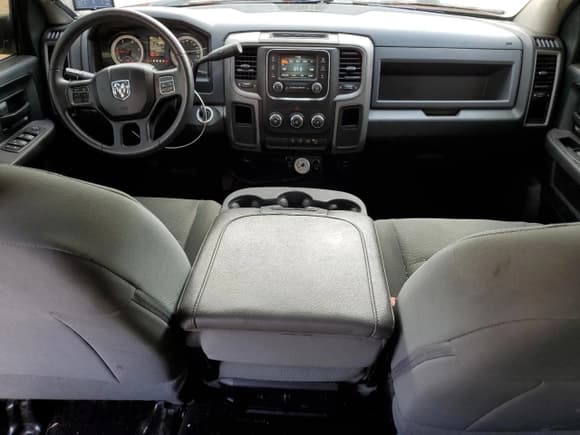 ✅ 2017 Ram 3500 Tradesman • VIN: 3C63RRGL0HG527607 • Лот: 70030875. Опубликован ранее на Copart с пробегом 130 241 миль. Бесплатный доступ к архиву аукционных продаж из США и подробный отчёт об истории автомобиля на DreamBid. Изображение 8.