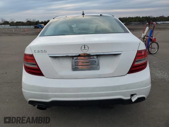 ✅ 2013 Mercedes-Benz C 250 Sport • VIN: WDDGF4HB4DR296819 • Lot: 91027355. Wystawiony na Copart z przebiegiem 65 670 mil. Bezpłatny archiwum sprzedaży aukcyjnych z USA i szczegółowy raport historii pojazdu na DreamBid. Zdjęcie 6.