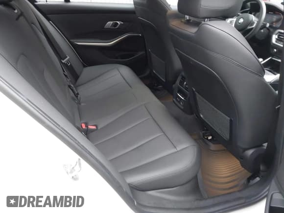 ✅ 2020 BMW 3 Series M340i xDrive • VIN: WBA5U9C01LFH09483 • Lot: 43579055. Wystawiony na IAAI z przebiegiem 26 564 mil. Bezpłatny archiwum sprzedaży aukcyjnych z USA i szczegółowy raport historii pojazdu na DreamBid. Zdjęcie 8.