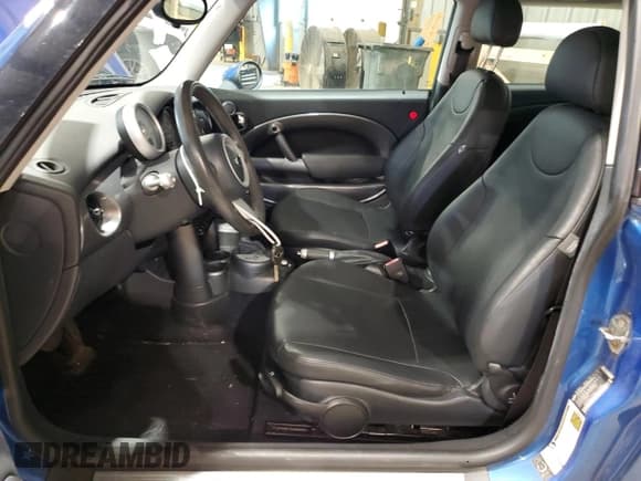 ✅ 2006 MINI Hardtop • VIN: WMWRC33506TJ77806 • Lot: 60921115. Listed on Copart with 86,927 mi. Free auction sales archive from the USA and detailed vehicle history report at DreamBid. Image 7.