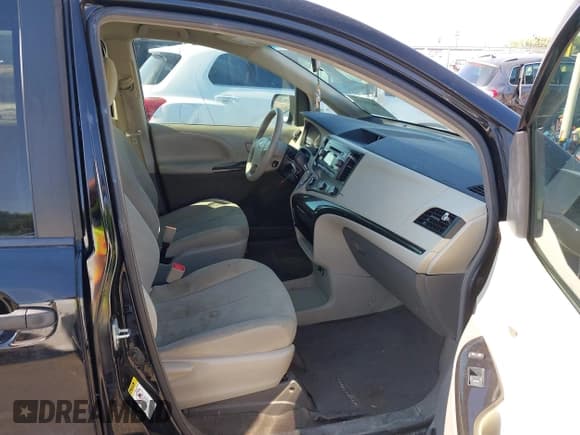 ✅ 2013 Toyota Sienna L • VIN: 5TDZK3DC7DS287069 • Лот: 40249320. Опубликован ранее на IAAI с пробегом 113 482 миль. Бесплатный доступ к архиву аукционных продаж из США и подробный отчёт об истории автомобиля на DreamBid. Изображение 5.