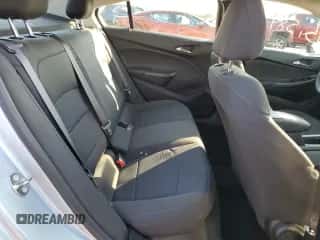 ✅ 2017 Chevrolet Cruze LS • VIN: 1G1BC5SM8H7272031 • Lot: 61413822. Wystawiony na Copart z przebiegiem 42 589 mil mil. Skorzystaj z bezpłatnego archiwum sprzedaży aukcyjnych z USA i zobacz szczegółowy raport historii pojazdu na DreamBid. Zdjęcie 6.