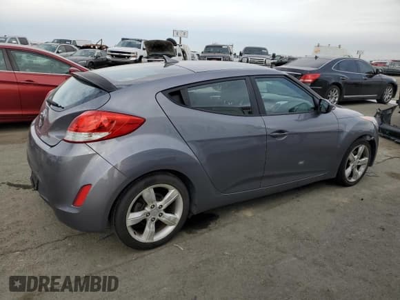 ✅ 2015 Hyundai Veloster • VIN: KMHTC6AD7FU245237 • Lot: 81167464. Wystawiony na Copart z przebiegiem 206 237 mil. Bezpłatny archiwum sprzedaży aukcyjnych z USA i szczegółowy raport historii pojazdu na DreamBid. Zdjęcie 3.